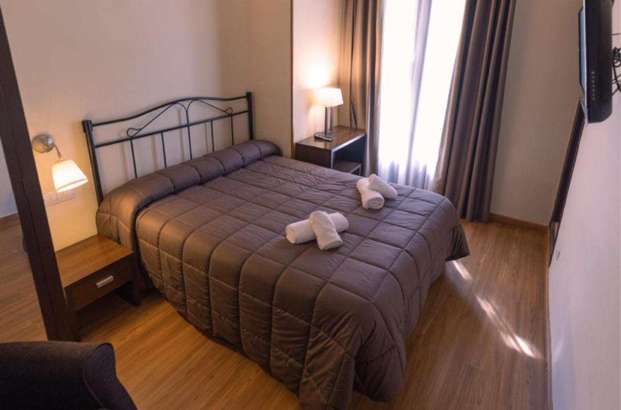 Espluga de Francolí Hotel Rural Y Apartamentos Villa Engracia מראה חיצוני תמונה