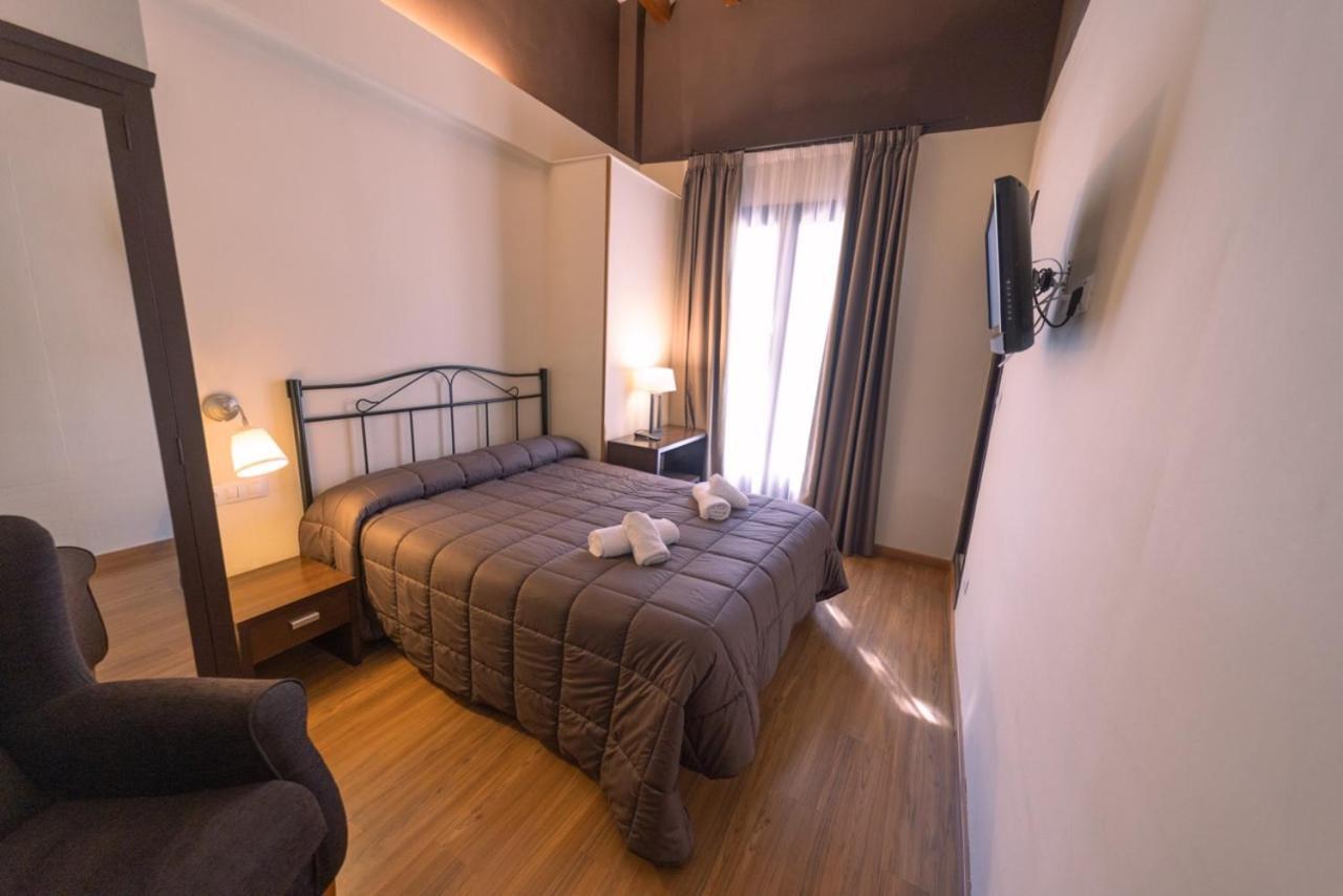 Espluga de Francolí Hotel Rural Y Apartamentos Villa Engracia מראה חיצוני תמונה